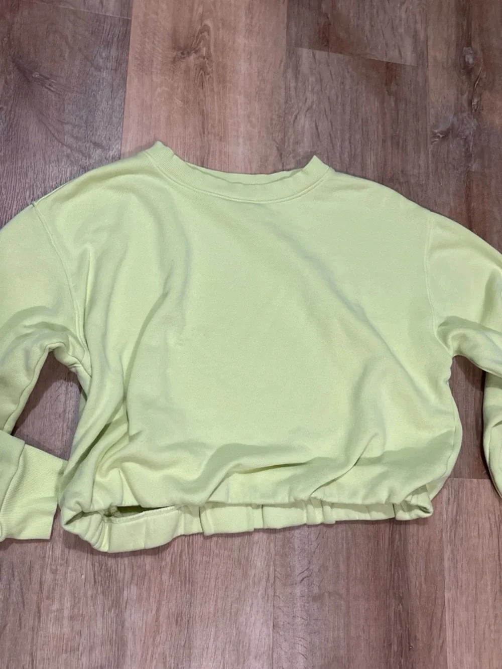 Universal Thread Lime Green Crewneck Sweatshirt Size Medium - Picture 1 of 4